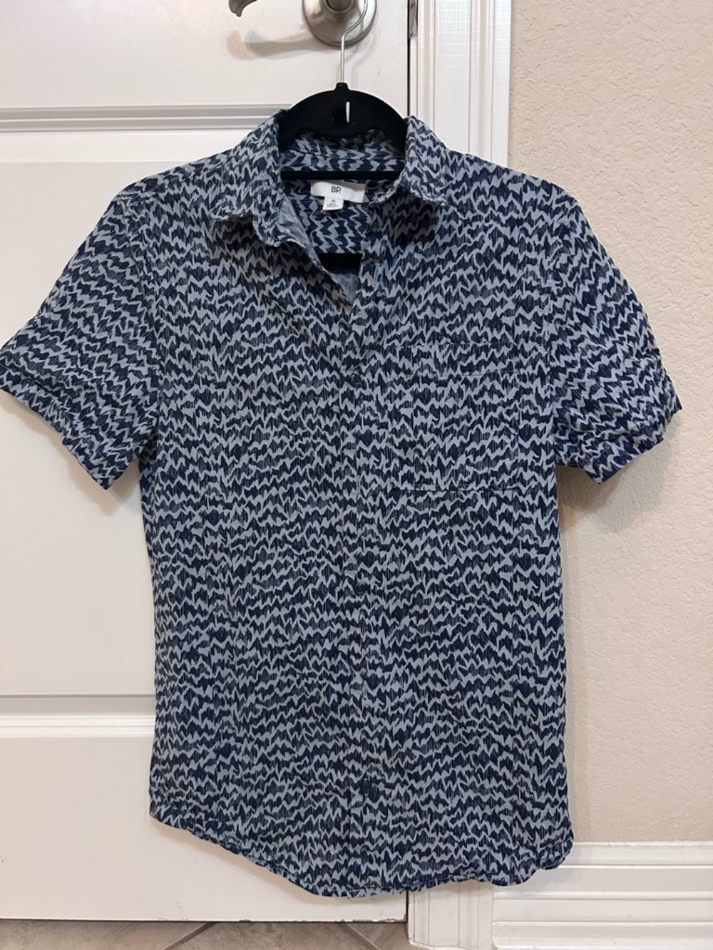 bp Navy and White Patterned Short-Sleeve Button-Down Shirt